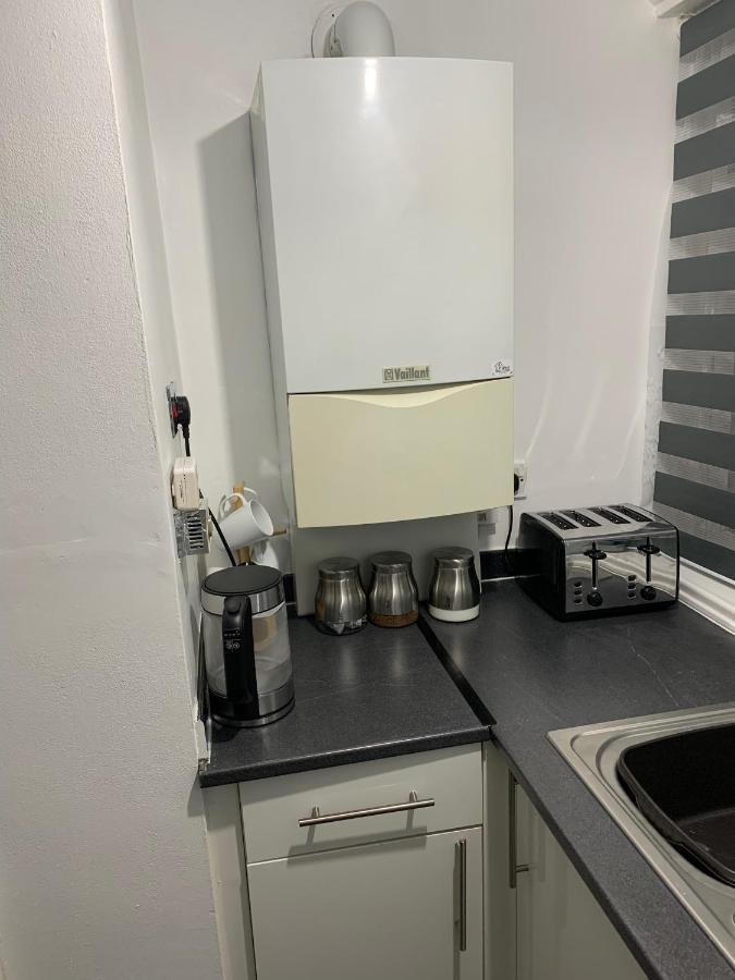 2 Bed 1St Floor Apartment-Own Entrance & Parking Portsmouth Bagian luar foto